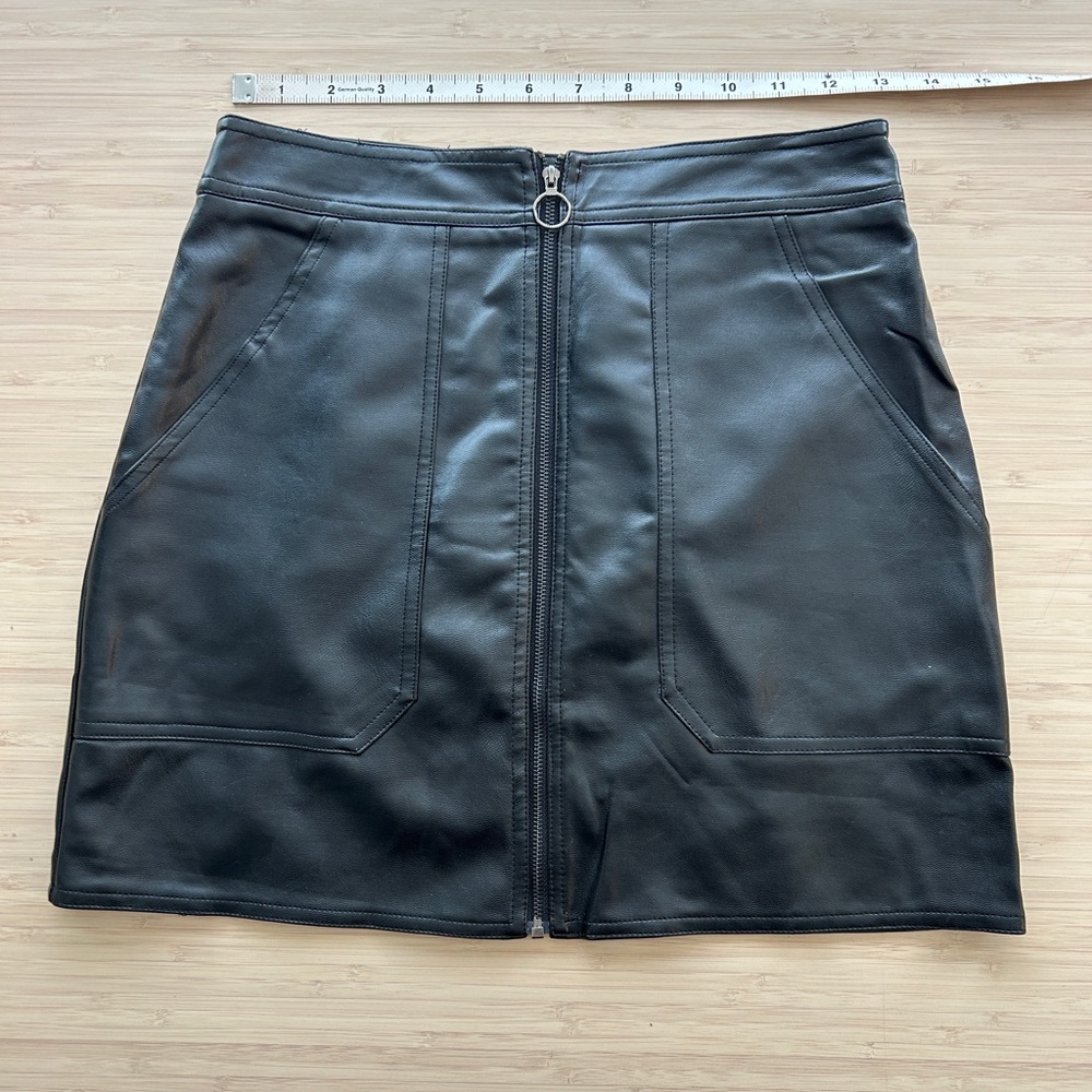 Glam Black Mini Skirt with Front Zipper Faux leather